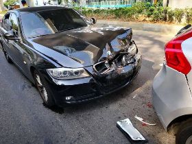 Volvo遭追撞沒事 BMW車頭毀了