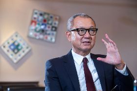 〈國巨股東會〉陳泰銘冷處理專業股東 郭董躺著也中槍