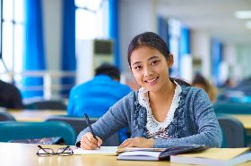 台生赴中之後，有了甚麼轉變？近百人的深度訪談的兩篇研究道出了夾心餅乾的故事