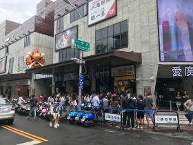 老虎堂買一送一人潮爆滿 他批：台灣消費者自取其辱