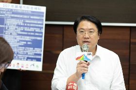 為何北北基颱風假不同調？基隆市長：朱立倫出國怕被罵才放
