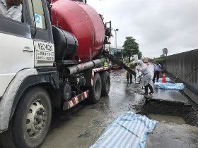 豪雨加地震 台南道路震出50公尺裂縫