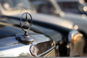 賓士發布EQC電動休旅車 直衝著特斯拉而來