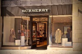銷毀精品惹議 Burberry：將停燒庫存、不再使用真皮草