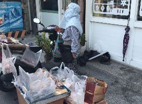 悲慘故事都是假？「蜜餞阿嬤」遭踢爆擁兩房、兒子是銀行襄理