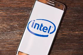 產能外包台積電？英特爾回應：有足夠供貨達成全年預期營收