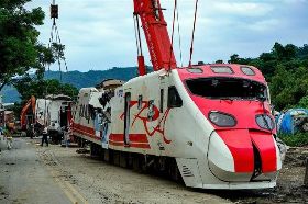 揭秘！ 普悠瑪翻車前53分鐘 台鐵內部連發2封關鍵簡訊