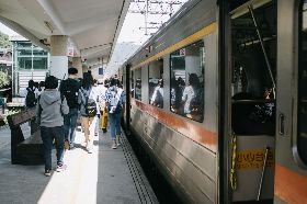 火車上如何保命？警察：這兩個地方不能站