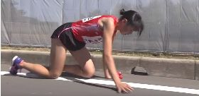 日馬拉松女將跌倒骨折 爬完全程引輿論批評