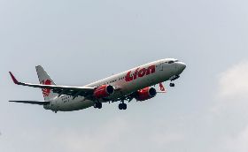 印尼獅航客機墜毀 機上有189人、包含20名官員