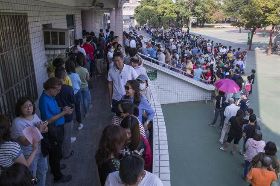 外媒驚奇 台史上最奇葩選舉 未投完票就開票