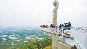 1.3億崗山之眼營運10個月 又花1700萬封園整修