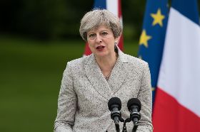 梅伊挺過上任最大風暴 贏得黨內信任投票 英鎊創11月來最大單日漲幅