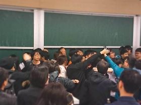 江宜樺演講遭抗議中斷 台大政治系學會：對抗議方表達遺憾