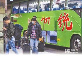 油價狂降 國道客運明年元月票價調漲擬喊卡！