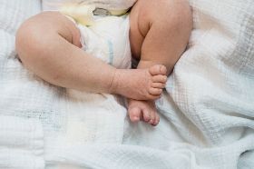 未婚生子、海外生子 勞保局：5年內可申請生育補貼