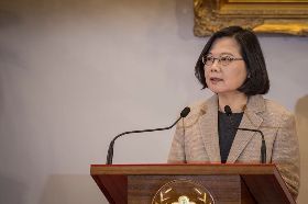 月薪三萬以下可領一萬元？府方駁斥：不實報導