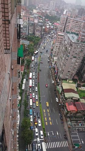 「救救汐止人！」1.5小時發生11起車禍、瘋狂大塞車... 交通組長曝原因