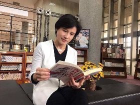 被資深藝人打巴掌 鄭麗君：個人受辱事小，民主不容傷害