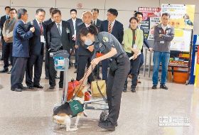 桃機巡防疫！蘇貞昌飆罵防檢官員 要求研擬「不繳罰款就禁止入境」