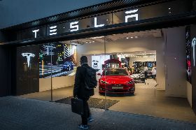 馬斯克致員工信解釋「裁員主因」 特斯拉暴跌逾9％