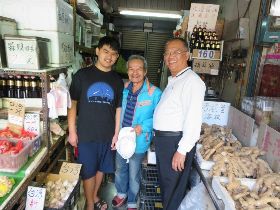 市場擺攤小巨人 孝順暖心少年自食其力婉拒救助