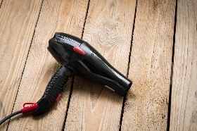 吹風機也能拿來清掃家裡！7 個隱藏用途大公開