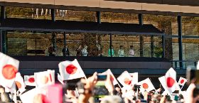 父子都是「愛妻家」 新日皇德仁為妻槓上宮內廳