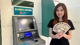〈國銀攻外幣ATM〉超商、家樂福也可領外幣 三家銀行打通路戰