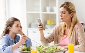 小學神秘組織「家長群組」要不要回？6大惱人現象逼瘋爸媽