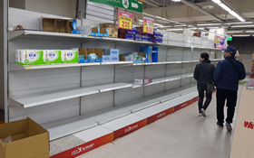 萬物齊漲 窮腦袋瘋搶衛生紙 富腦袋就愛搶它！