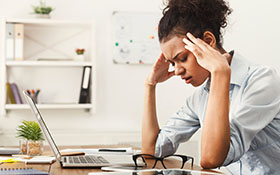 「我生病了」不是 “I am sick”嗎？為什麼這樣說，老外卻叫我去廁所？