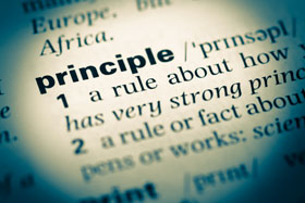 那些愛把「原則」掛在嘴邊的人...原則是拿來要求自己，不是拿來要求別人的！
