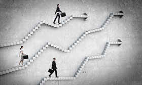 成績比我差的同學都當經理了...到了中年，認識自己比當上主管重要！