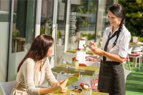 lasagna是千層麵、churros是吉拿棒...英文菜單不用怕，國外用餐先學好這些單字