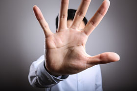 「我了解你的感受...」遇到反對問題，先處理對方的情緒！卡內基教你換位思考