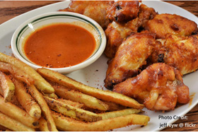 「把最擅長的事做好就不怕對手抄！」這位越南老爹這樣做出全美瘋狂的辣椒醬