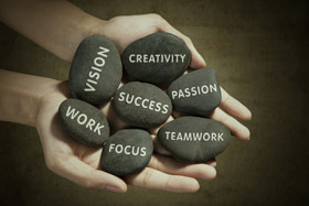 別在該犯錯的年紀，選擇安逸！所有人都該懂的「人生經濟學」