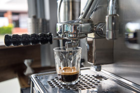 那些說開店賺不了錢的人，都是要騙你回去上班！