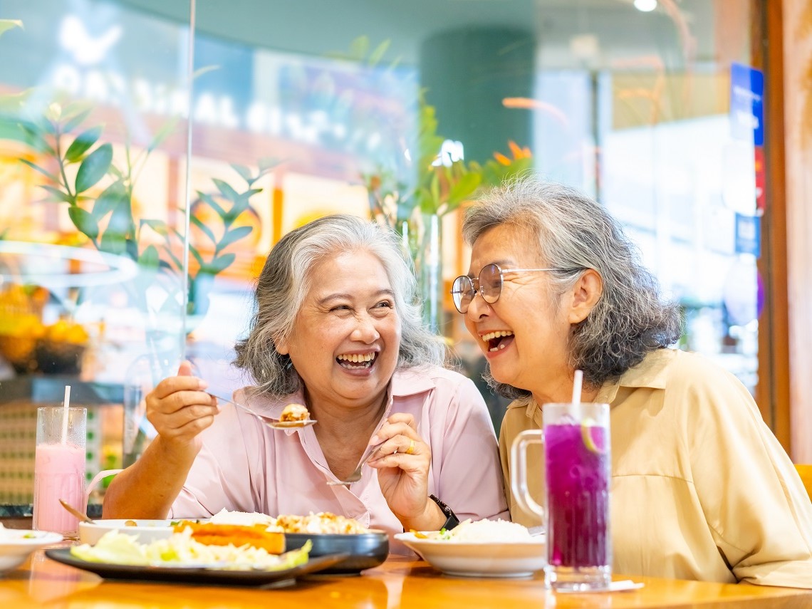 什麼才是老後富足？7成日人認為「玩孫、嚐美食、與友共餐」最幸福…平凡日常就是「活著的意義」