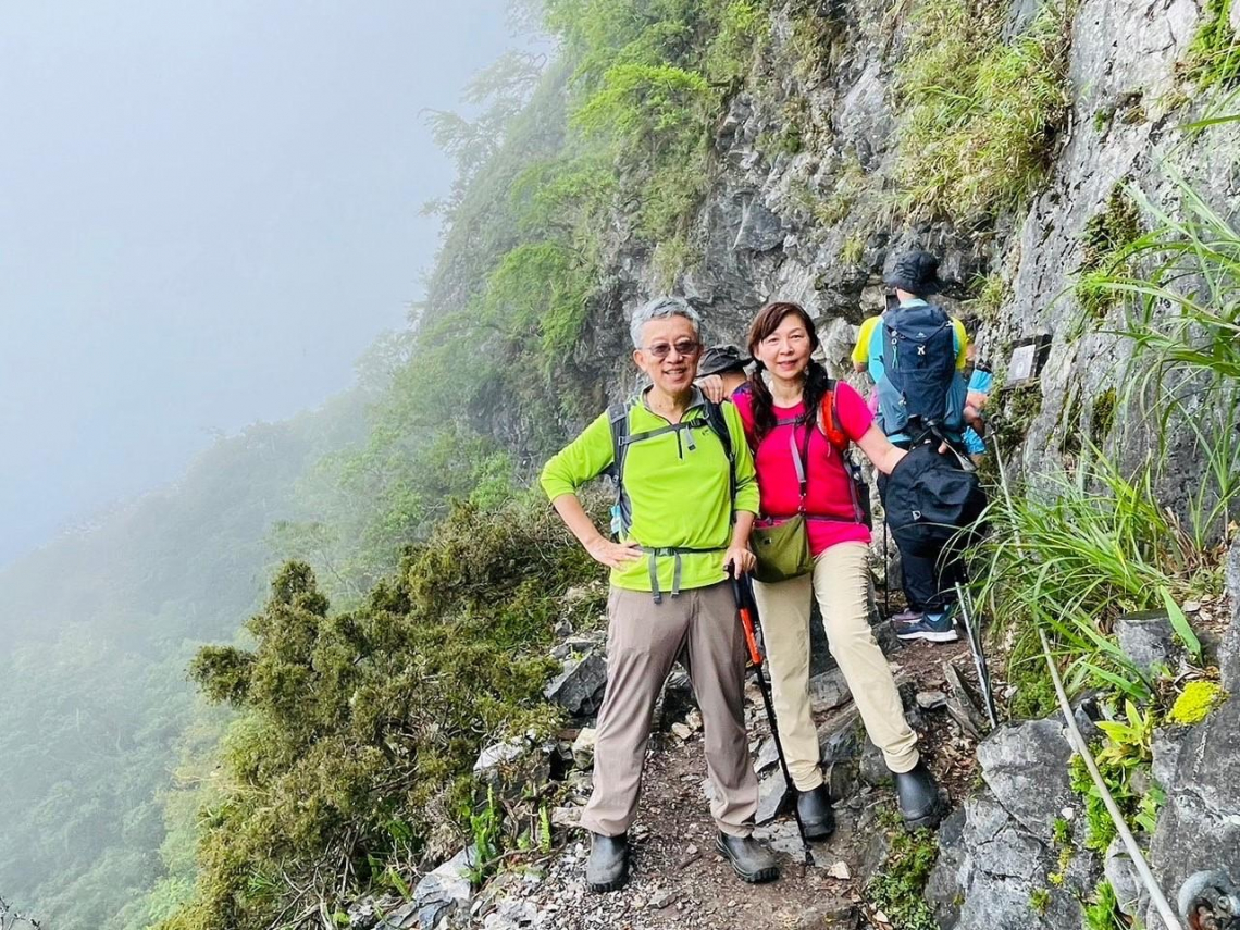 65歲大叔登四獸山，爬贏小30歲年輕人！施昇輝：「持續」運動比強度重要，父母健康是給子女最好禮物