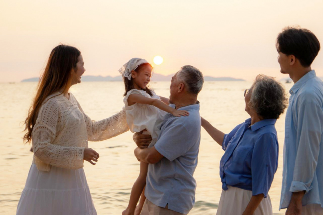 留遺產不如留笑聲！94歲阿公把200萬存款變旅費，全家出國一起哭、一起笑：活著，就是最大遺產