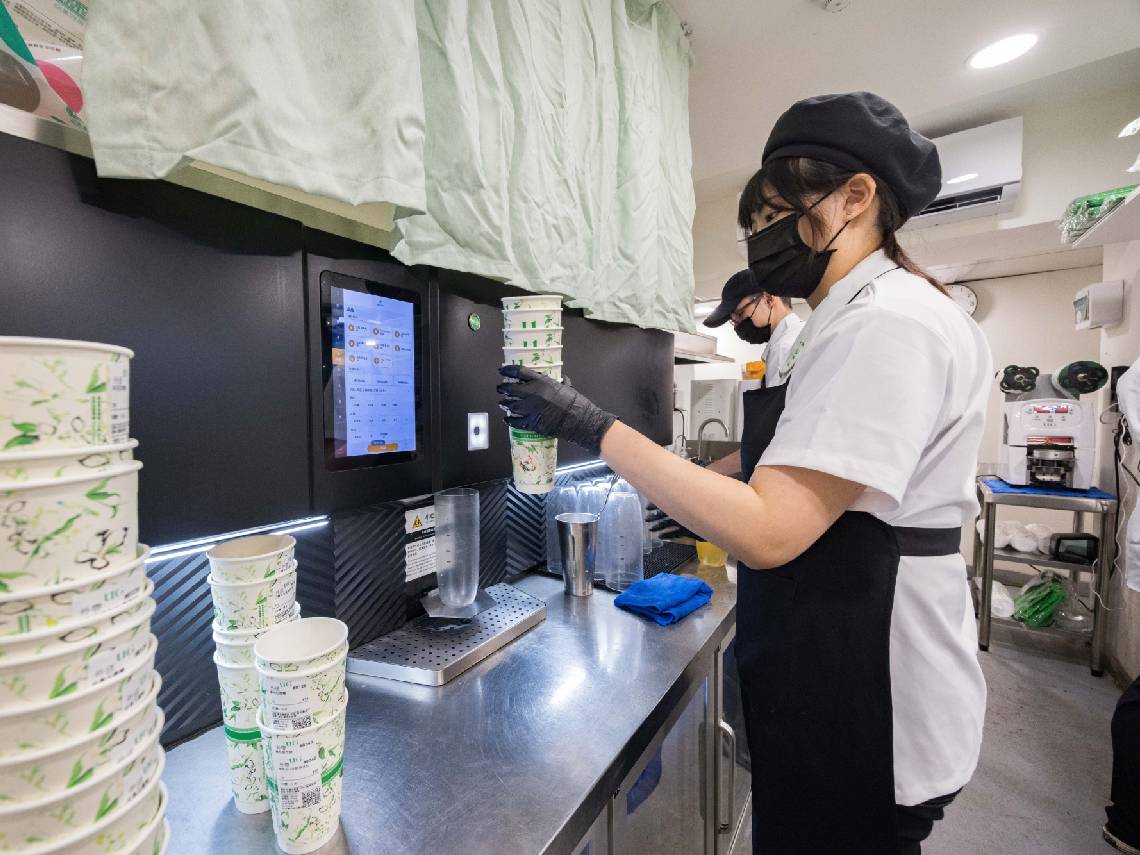 UG樂己使用AI機器製茶過程