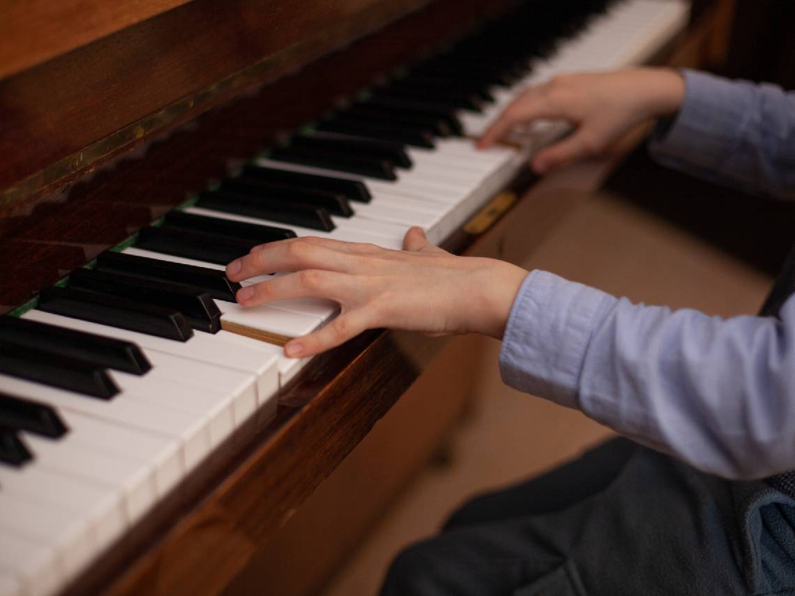 play piano