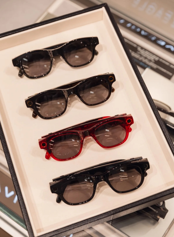 VIVE Eagle,宏達電AI眼鏡