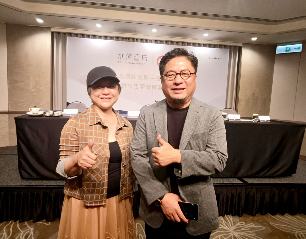 ▲承億集團副董事長戴淑玲(左)、承億集團董事長戴俊郎(右)。圖/彭蕙珍攝