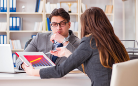 該不該指出主管的錯誤？開口前先問自己這４個問題