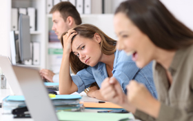 同事說謊，要揭穿他嗎？