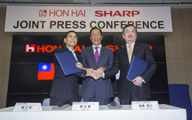 併購東芝與夏普大不同 郭董還要靠政商