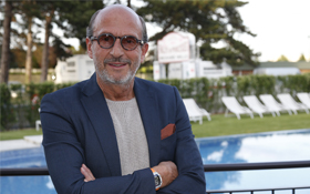 不在乎花了多少時間和金錢　他打造出鐘錶界的頂級品牌